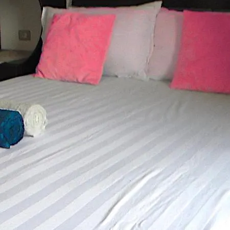 Apartment Serenade Lungomare Walk To Sea Promenade Seafood Restaurants Free Parking *
