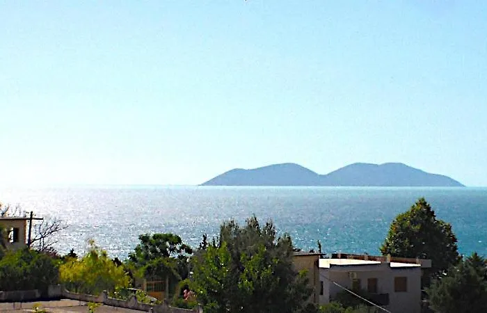 Serenade Lungomare Walk To Sea Promenade Seafood Restaurants Free Parking Wlora