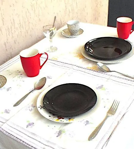 Serenade Lungomare Walk To Sea Promenade Seafood Restaurants Free Parking *