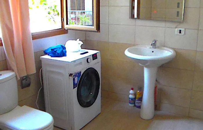 Serenade Lungomare Walk To Sea Promenade Seafood Restaurants Free Parking Appartamento Vlorë