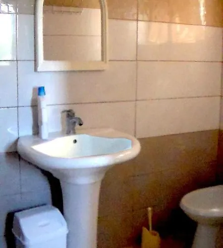 Appartamento Serenade Lungomare Walk To Sea Promenade Seafood Restaurants Free Parking Vlorë