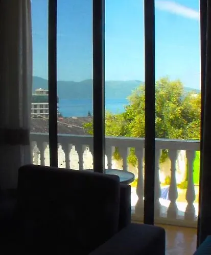 Apartament Serenade Lungomare Walk To Sea Promenade Seafood Restaurants Free Parking *