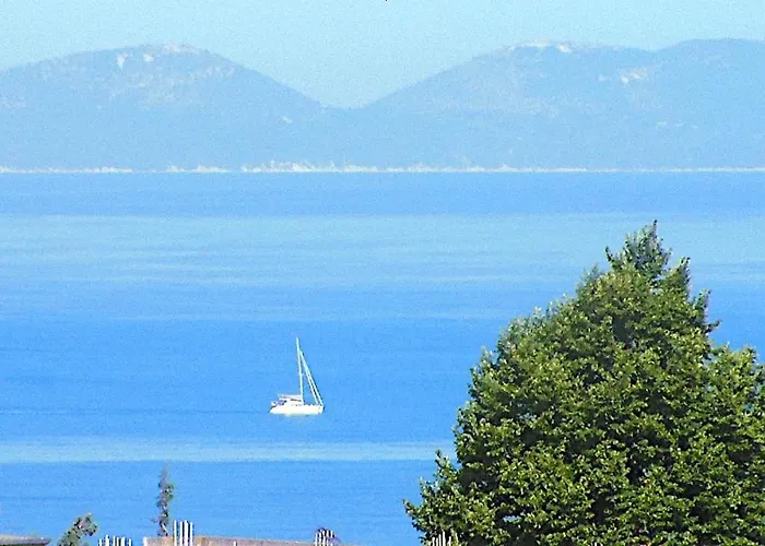 Serenade Lungomare Walk To Sea Promenade Seafood Restaurants Free Parking Wlora