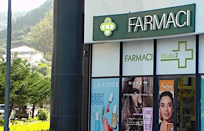 Serenade Lungomare Walk To Sea Promenade Seafood Restaurants Free Parking Appartamento Vlorë