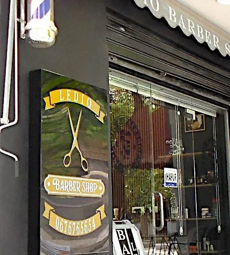 Serenade Lungomare Walk To Sea Promenade Seafood Restaurants Free Parking Appartamento Vlorë