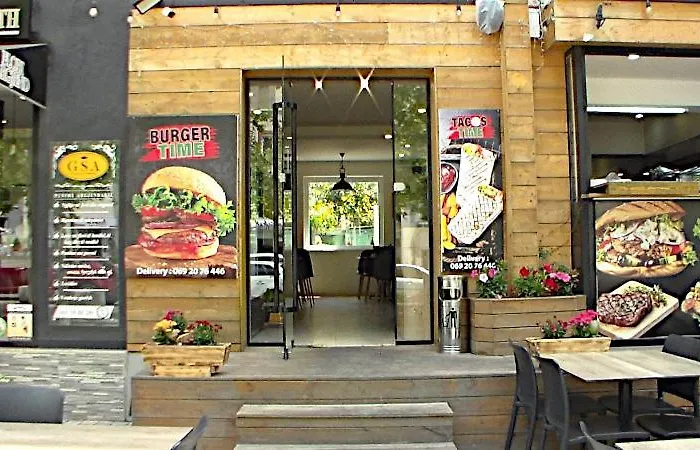 Serenade Lungomare Walk To Sea Promenade Seafood Restaurants Free Parking