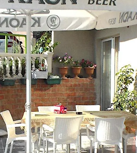 Serenade Lungomare Walk To Sea Promenade Seafood Restaurants Free Parking Apartament